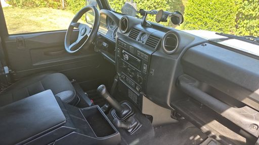 Land Rover Defender 90 2.2 TDCi 122 4WD - SE – 2012 – 134095 km – Diesel – Boîte Manuelle — photo 32