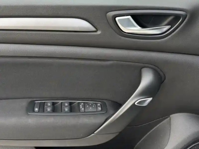 Renault Megane iv evolution blue dci 115 — photo 19