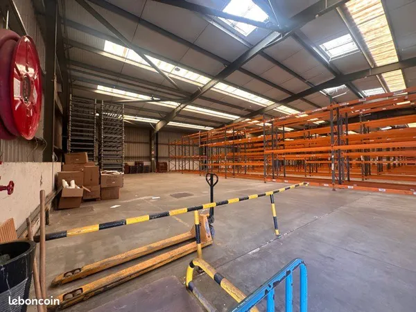 À LOUER BÂTIMENT DE STOCKAGE 2 400 m² CASTRES