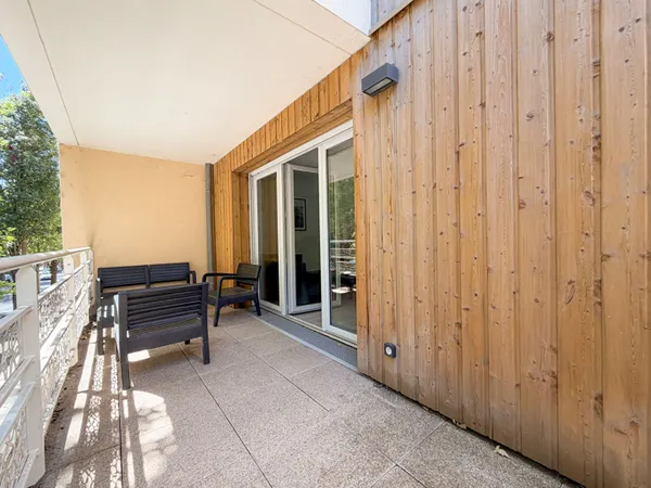 A vendre - Appartement T3 de 65 m² vendu meublé, avec balcon et parking, dans résidence récente (202
