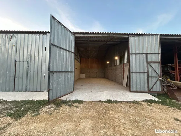 Local d’activité et entrepôt Location Salon-de-Provence 80m² 750€