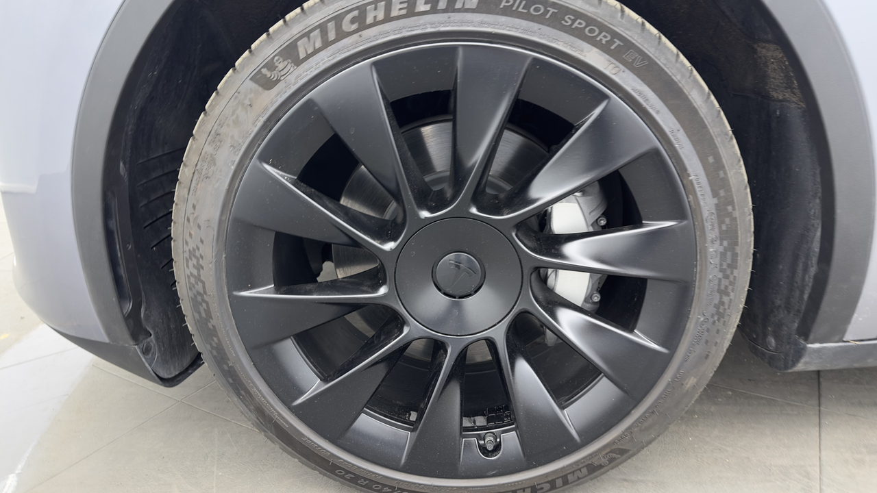 Tesla MODEL Y Grande Autonomie Dual Motor AWD — photo 9
