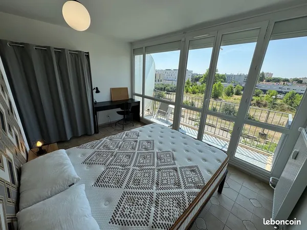 CHAMBRE 13M² avec BALCON PRIVATIF + DRESSING + BUREAU