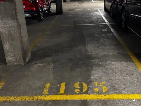 Parking 12 m²