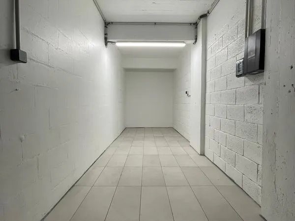 Box / Stationnement Stockage 13 m² - Borne de Recharge