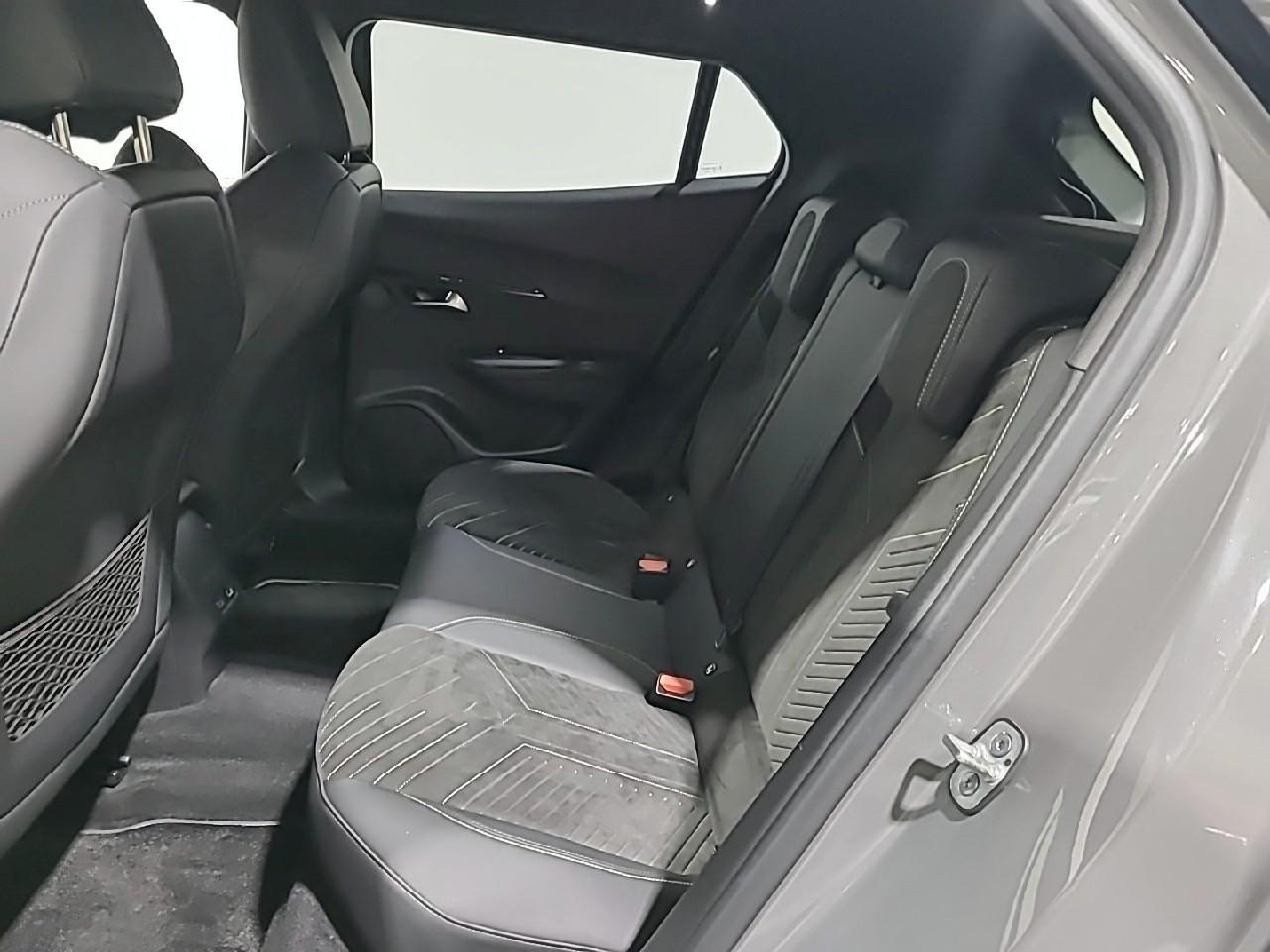 Peugeot 2008 puretech 130 s&s eat8 gt — photo 13