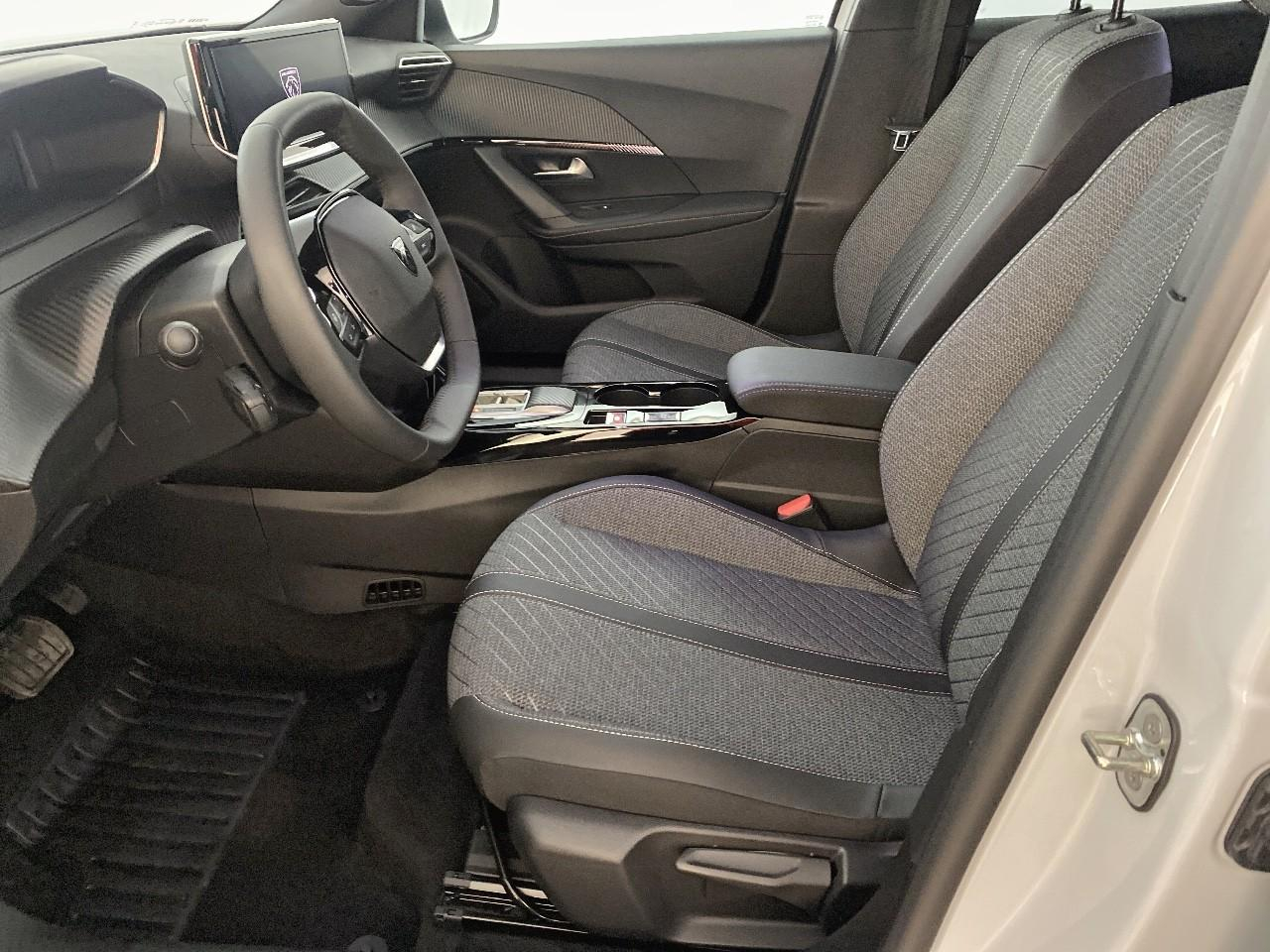 Peugeot 2008 hybrid 145 ch e-dcs6 allure — photo 9