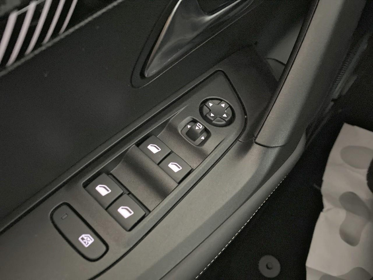 Peugeot 2008 hybrid 145 ch e-dcs6 allure — photo 20