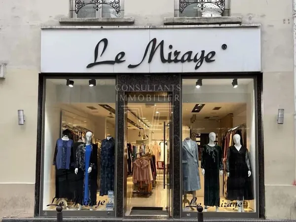 Local 3 pièces 210 m²