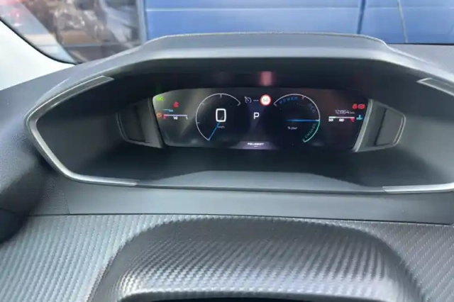 Peugeot 208 hybrid 100 e-dcs6 — photo 18