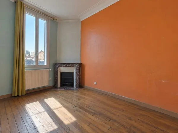 PETITE GARENNE ! GARE À 1 MINUTE ! CHARME DE L'ANCIEN ! 3 PIÈCES 58 M² ! CHEMINÉE ! BEAU POTENTIEL