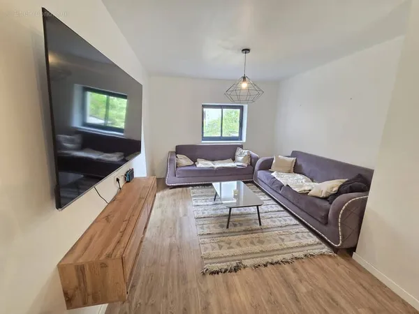 Appartement de type 3 rénové avec terrasse, dépendances et vue sur le Sierroz - AIX LES BAINS