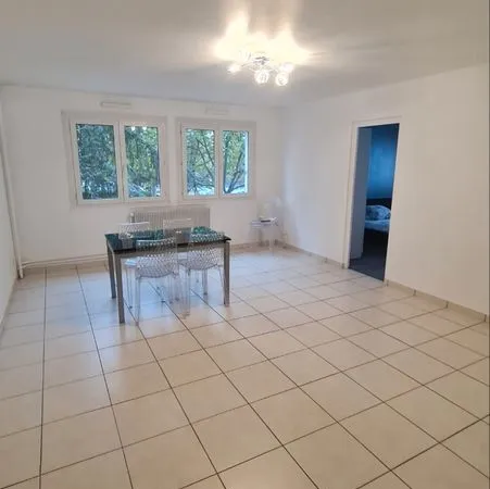 Appartement 4 pièces 81 m2 CC + place de parking +terrasse 6m2
