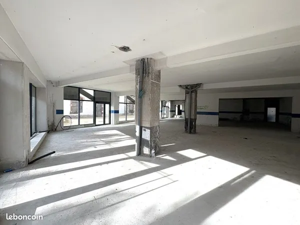 Local commercial 379 m² MONTELIMAR