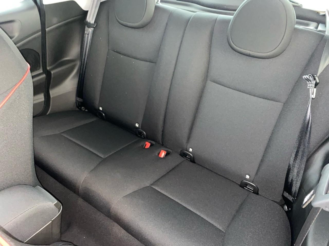 Fiat 500 3+1 e 118 ch red — photo 10