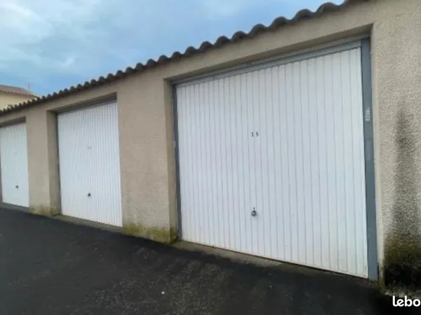 Plusieurs garage a louer