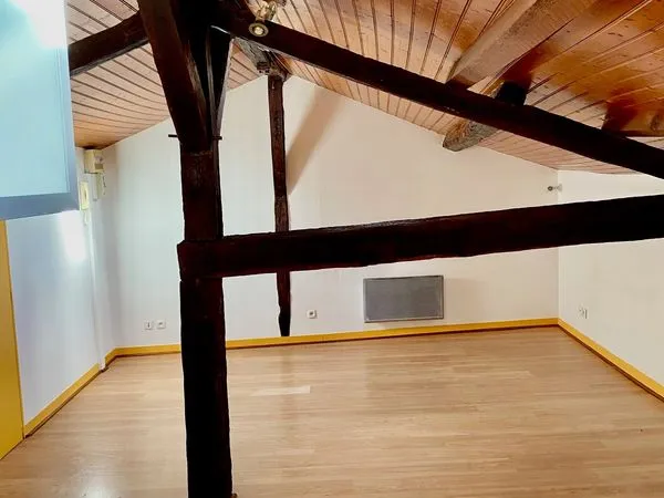 Studio mansardé - Centre ville