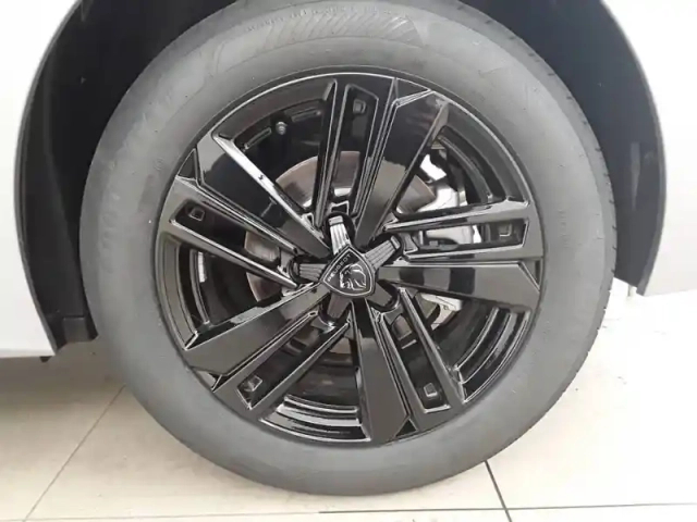 Peugeot 308 hybrid 145 e-dcs6 — photo 13