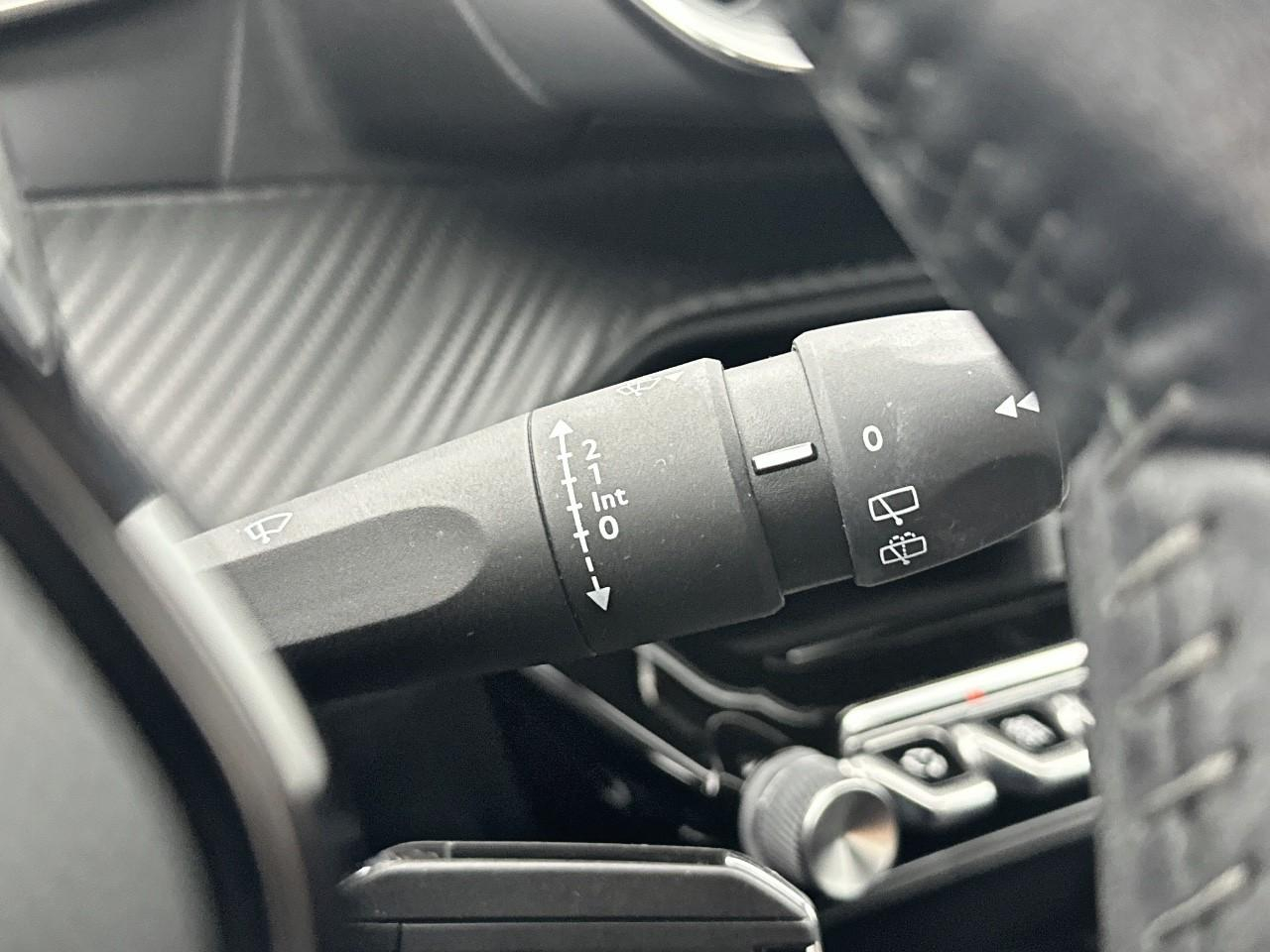 Peugeot 208 puretech 100 s&s bvm6 style — photo 18