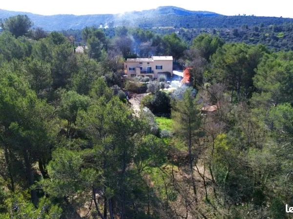 Villa 7 pièces 243 m²