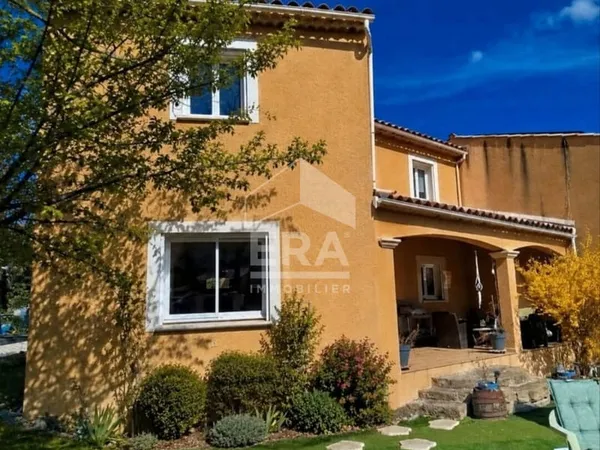 Maison T5 récente de 111 m² avec 4 chambres et terrain de 398 m² à Digne-les-Bains