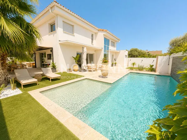 Maison Marignane 5 pièces 156,3 m², 3 chambres, bureau, piscine, jardin, terrasse, exposition plein 