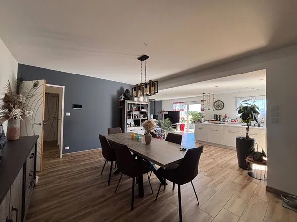 Maison de plain-pied 6 pièces 184 m²