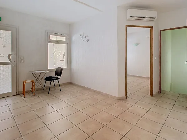 À VENDRE EN EXCLUSIVITE - Local Commerce/Bureaux/Habitation de 66 m² Salernes