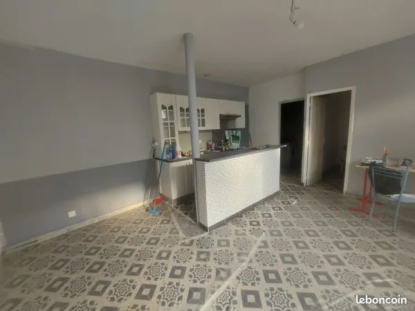 Appartement, a loué. Centre de boiscommun' dans Loiret 45340 Grand séjour avec cuisine équipée. Une 