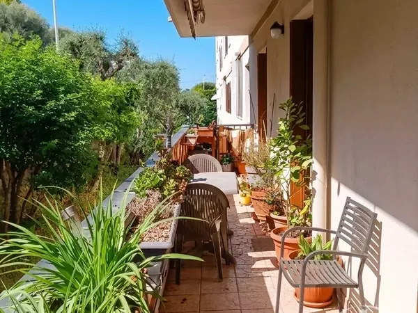 MONT BORON - APPARTEMENT - 3 PIECES - PARKING -TERRASSE - CAVE - LOGGIA - CALME - SECURITÉ