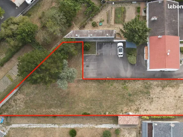 Terrain constructible viabilisé de 1 030 m² - La Roche-sur-Yon
