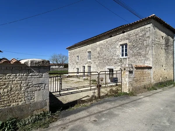Maison rénovée 4 chambres avec dépendance, garage et perform