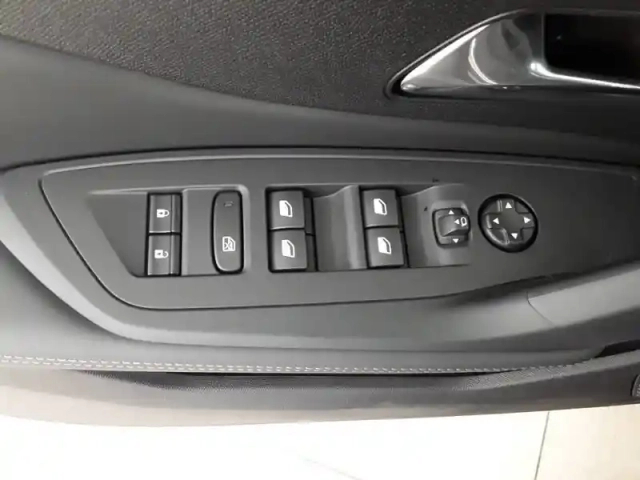 Peugeot 308 sw hybrid 145 e-dcs6 — photo 20