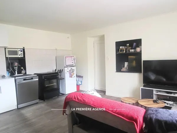 Appartement T2 avec terrasse- ST FORGEUX