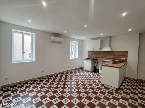 Appartement T3 entièrement rénové avec garage