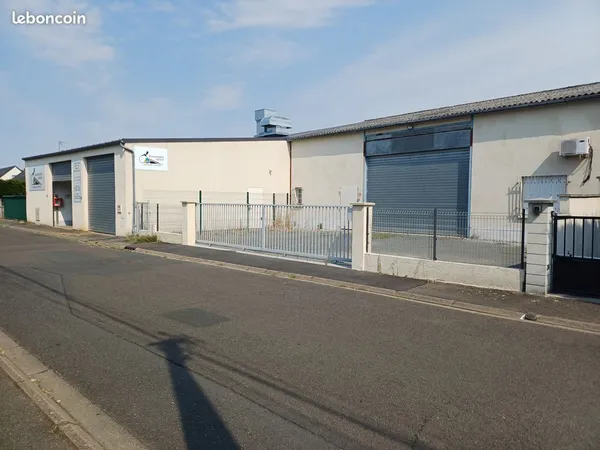 Entrepôt d'affaires 400 m² Centre-ville de La Ville-aux-Dames (37700)