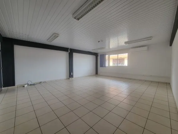 Local 5 pièces 270 m²