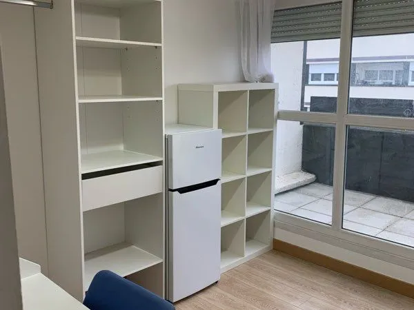 Grande Chambre à louer avec balcon