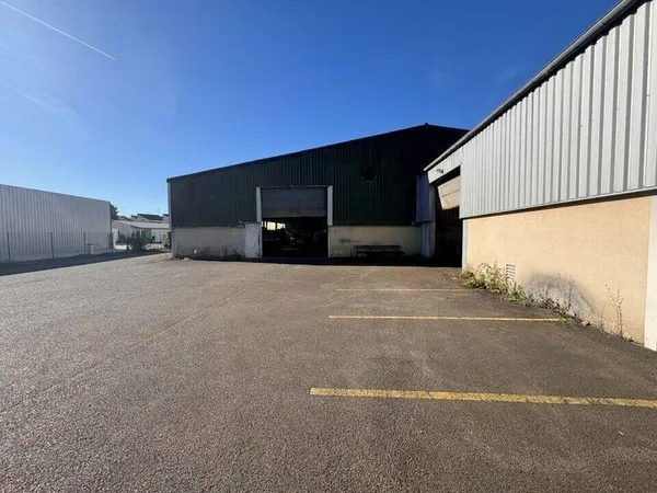 Local d'activité 1858 m²