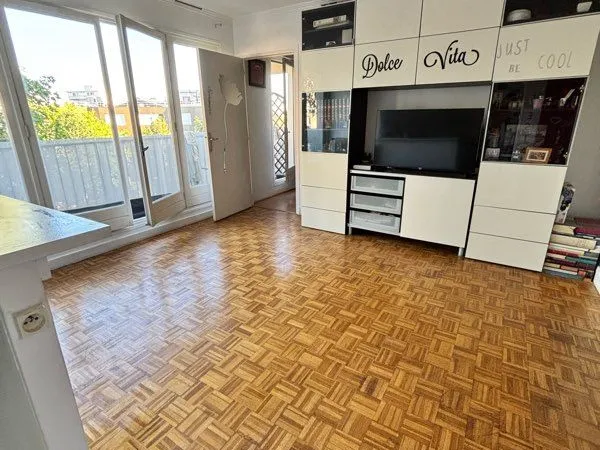 F2 42 m² avec balcon - Le Bourget - 5 min à pied du RER B - 3e étage - Cave