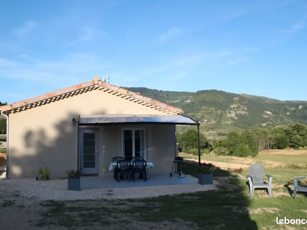Location meublée - maison 3 chambres avec jardin - 780 /mois charges comprises