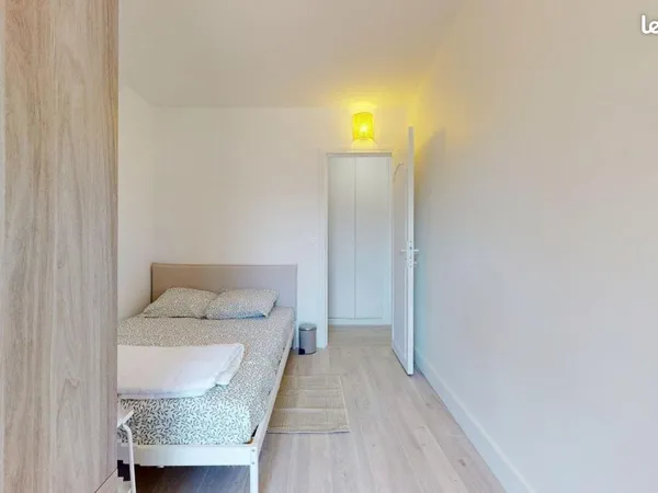 Chambre 7 pièces 104 m²