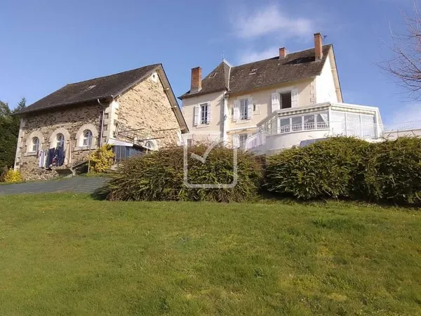 MAISON EN PIERRES BLANCHES 8 Pièces