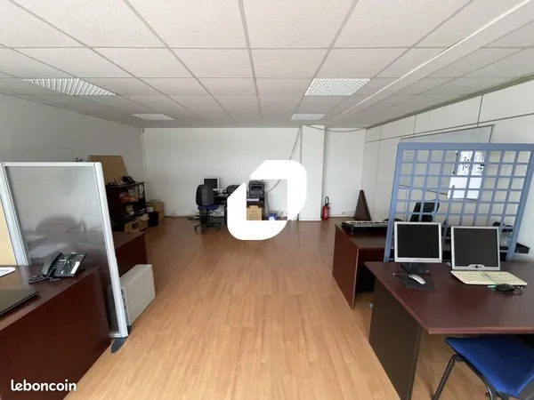 Bureau 135 m²