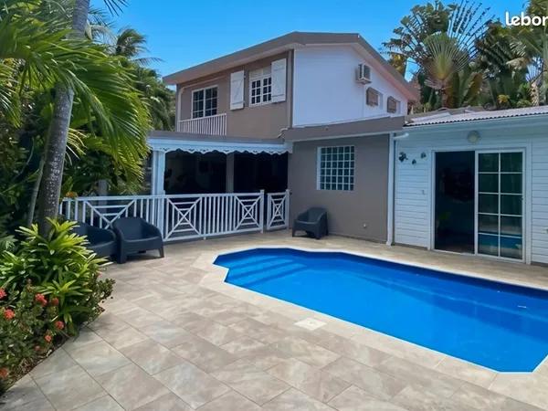 Propriété 5 pièces 212 m²