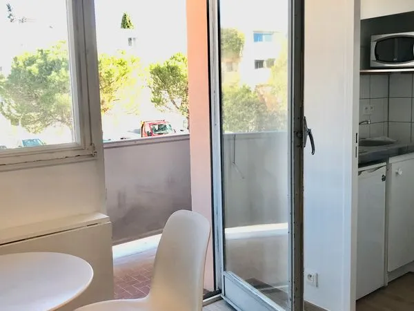 Studio meublé de 18 m2 près de Sup Agro/ Hôpitaux