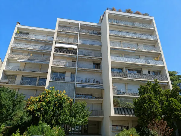 Appartement Type 2 avec balcon, cave et parking, Résidence L