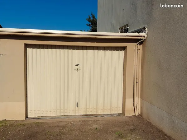 GARAGE 21m² à Frontignan