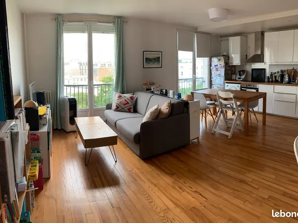 Appartement T3, lumineux, sans vis à vis, vue dégagée sur Paris
