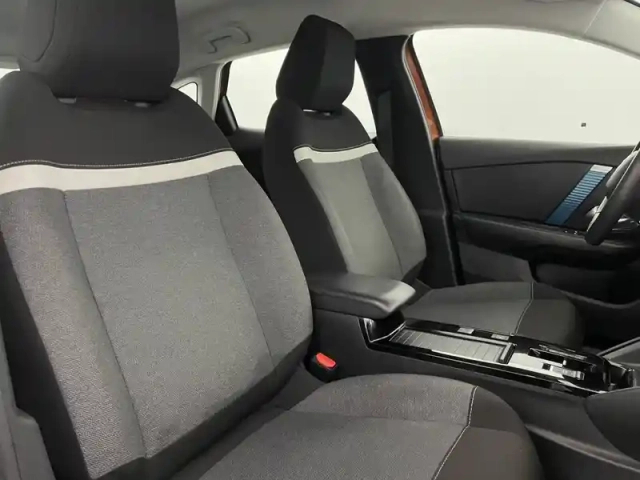 Citroën C4 e- 136 ch automatique — photo 82